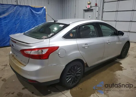 2013 Ford Focus Titanium z USA, uszkodzony, nr VIN 1FADP3J29DL358576